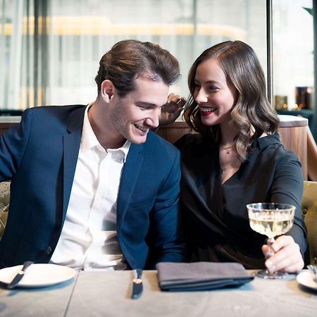 Radisson Collection Royal Hotel, Copenaghen Esterno foto A couple dining together