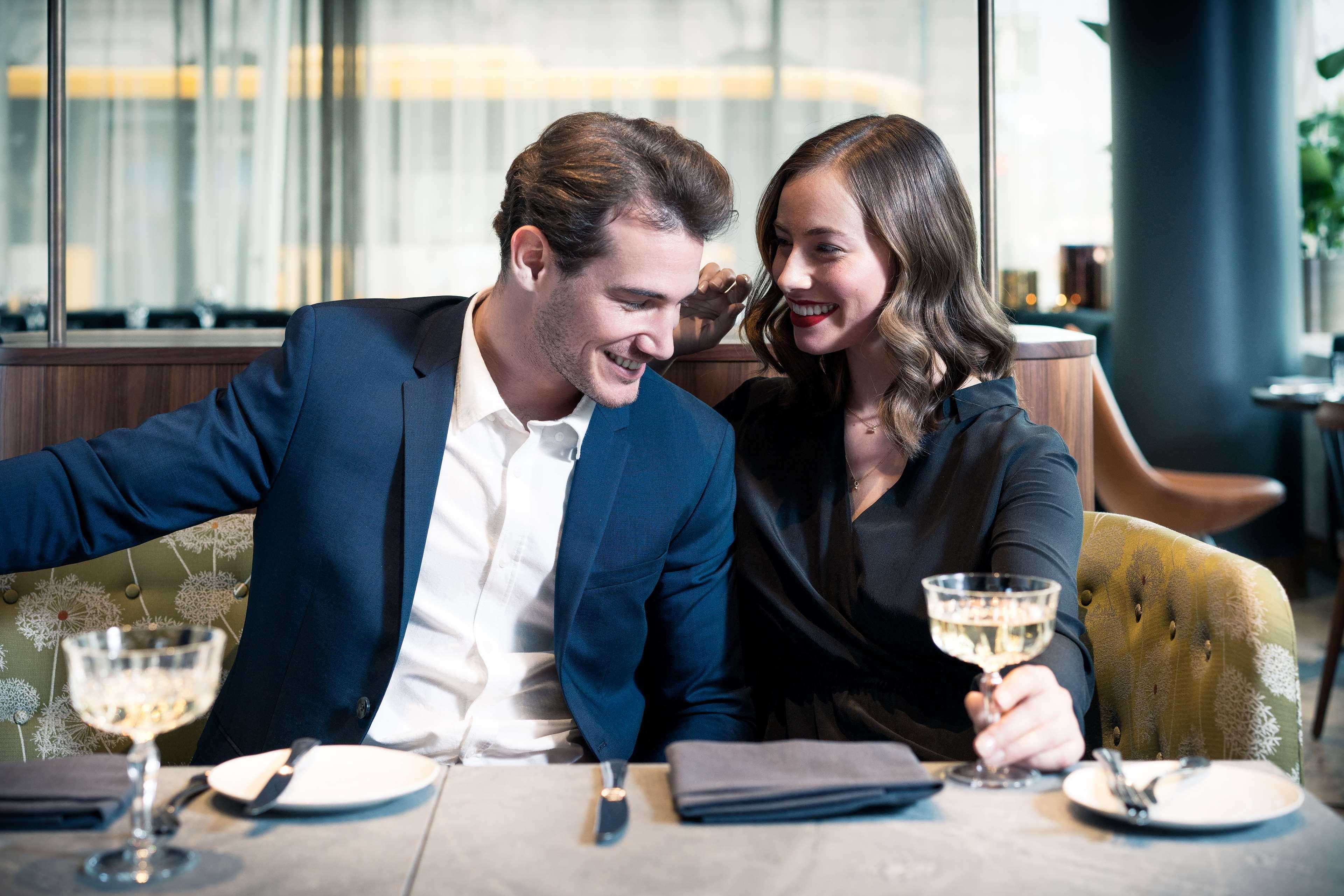 Radisson Collection Royal Hotel, Copenaghen Esterno foto A couple dining together
