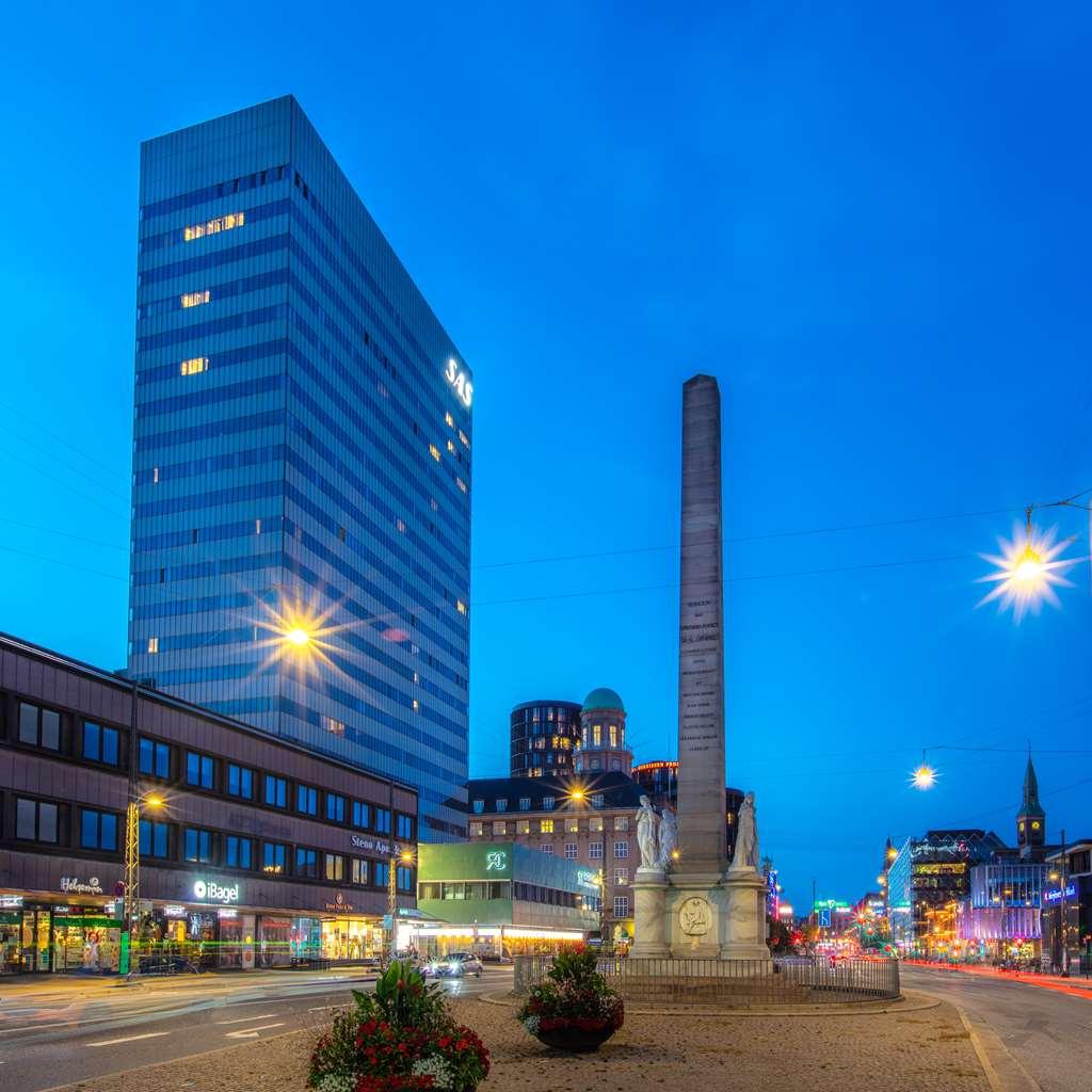 Radisson Collection Royal Hotel, Copenaghen Esterno foto The station at night
