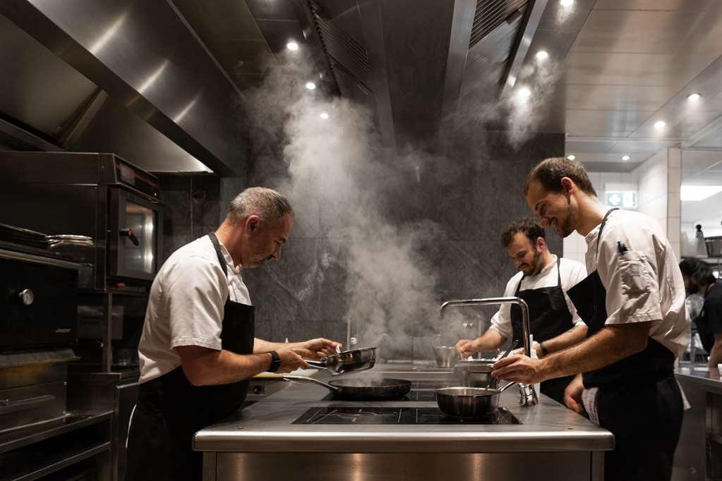 Radisson Collection Royal Hotel, Copenaghen Ristorante foto The kitchen at the restaurant